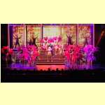entertain18225.jpg